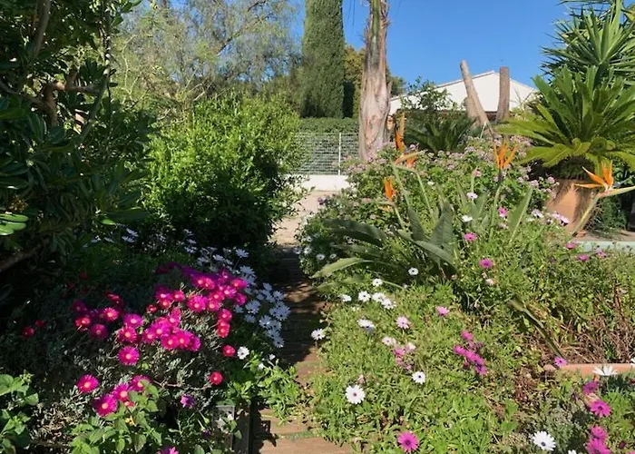 La Passiflore Bed and Breakfast 4*