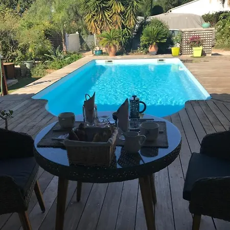 לינה וארוחת בוקר La Passiflore